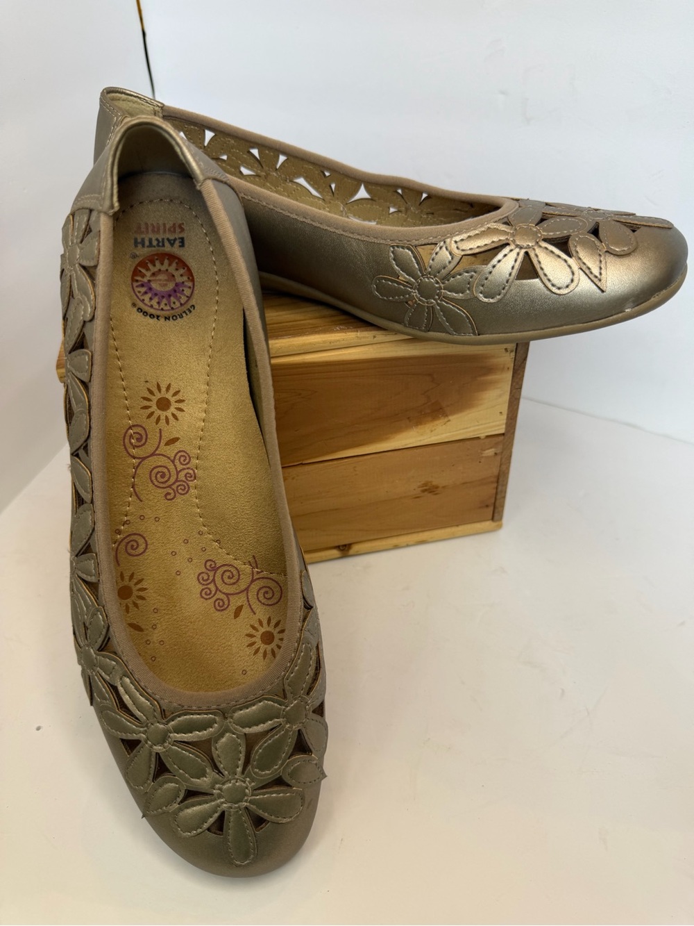 Earth Spirit Women's Metallic Taupe Floral Cutout Flats